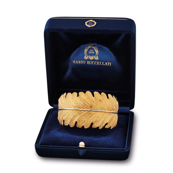 Buccellati - 



BUCCELLATI OPEN BANGLE BRACELET IN 18KT TWO TONE GOLD