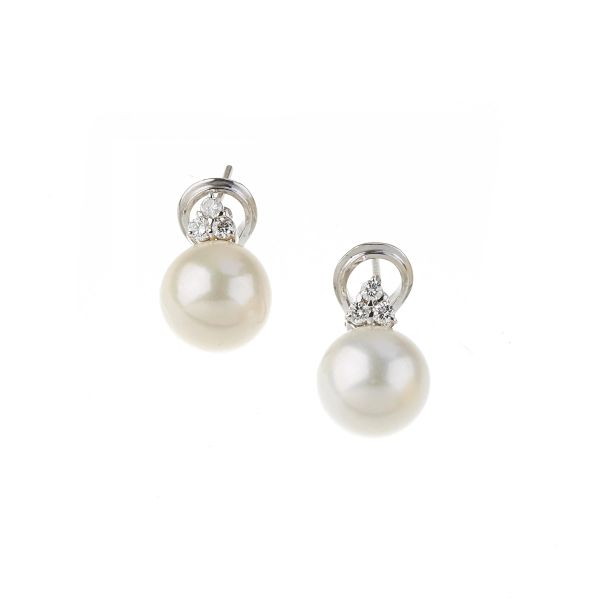 



SOUTH SEA PEARL AND DIAMOND CLIP EARRINGS IN 18KT WHITE GOLD