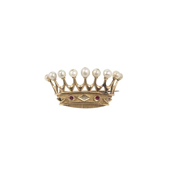 



CROWN-SHAPED BROOCH WITH PEARLS IN 18KT YELLOW GOLD