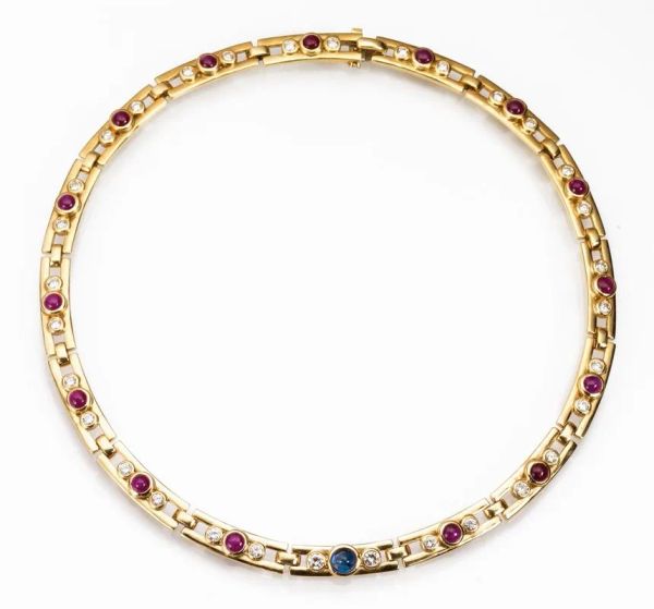  Collana girocollo, Torrini, in oro giallo,   diamanti, rubini e zaffiro       