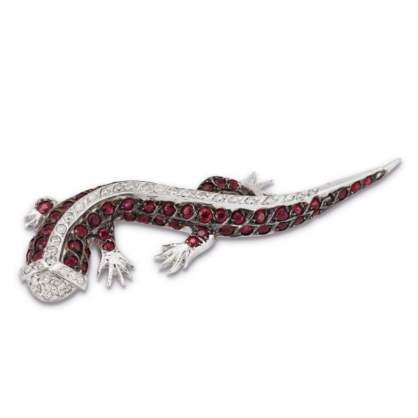 



GECKO-SHAPED BROOCH IN 18KT WHITE GOLD