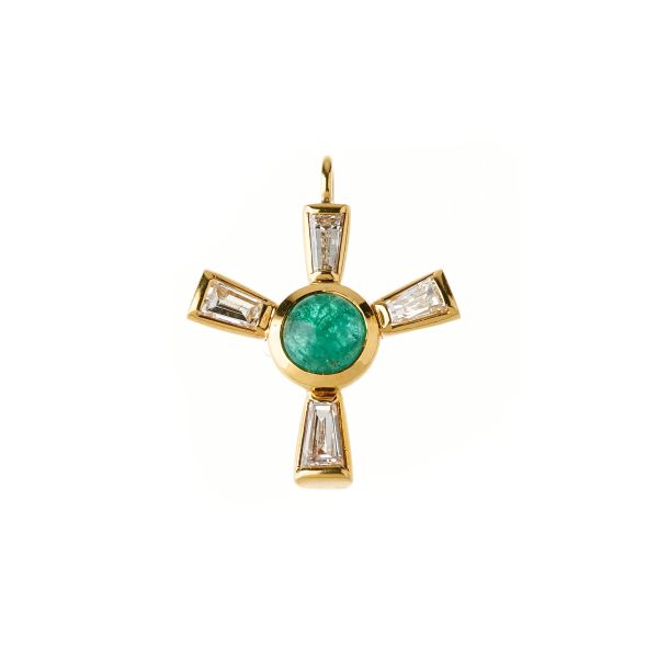 



EMERALD AND DIAMOND PENDANT I 18KT YELLOW GOLD