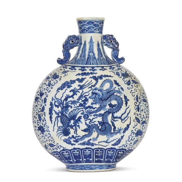 A VASE, CHINA, QING DYNASTY, 18TH CENTURY