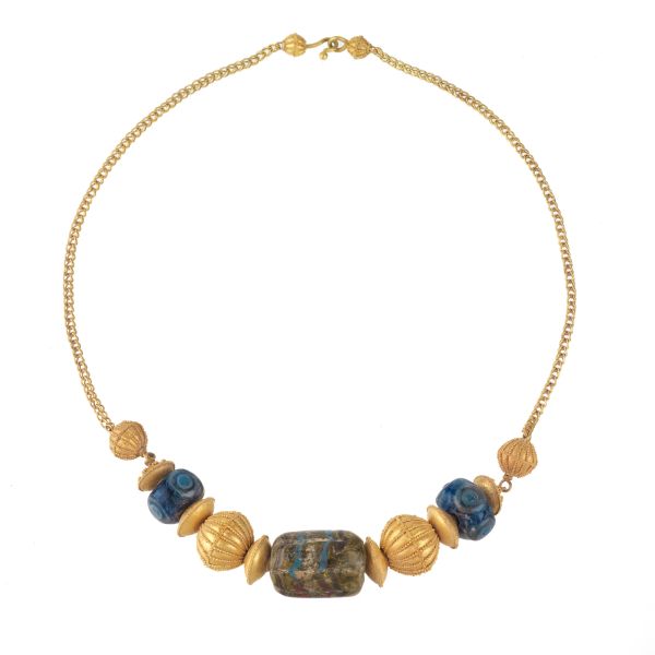 ARCHAEOLOGICAL STYLE NECKLACE IN 18KT YELLOW GOLD AND GALSS
