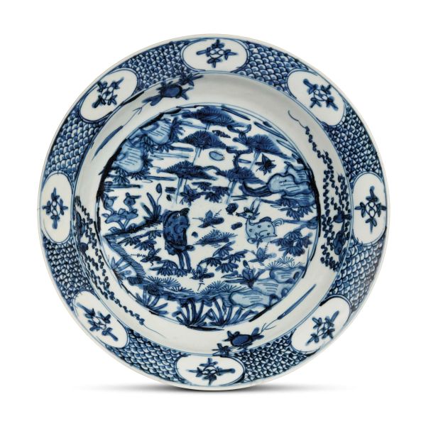 PLATE IN BLUE AND WHITE PORCELAIN, CHINA, MING DYNASTY, 17TH CENTURY