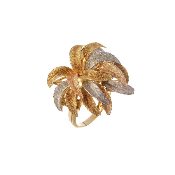 



LEAF-SHAPED RING IN 18KT THREE COLOUR GOLD