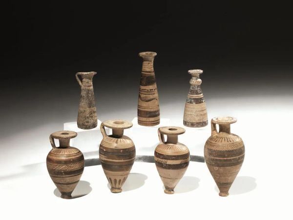   Quattro aryballoi e tre alabastra etrusco corinzi  