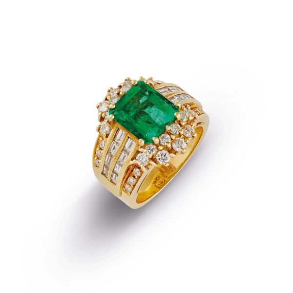 



COLOMBIAN EMERALD AND DIAMOND BAND RING IN 18KT YELLOW GOLD