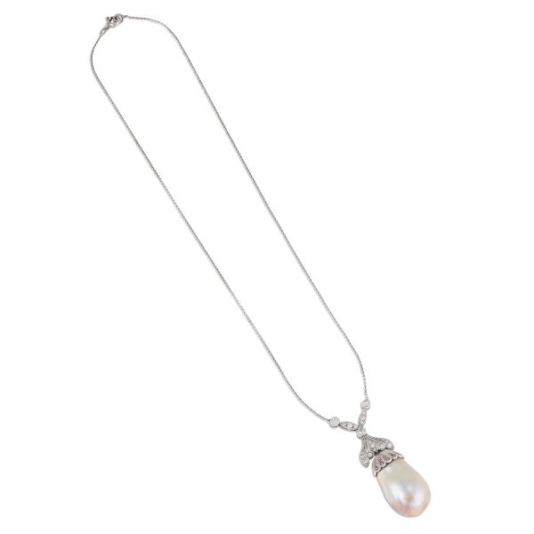COLLANA CON PERLA NATURALE BAROCCA E DIAMANTI