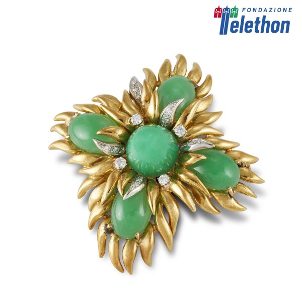 VAN CLEEF &amp; ARPELS FLORAL BROOCH IN 18KT TWO TONE GOLD