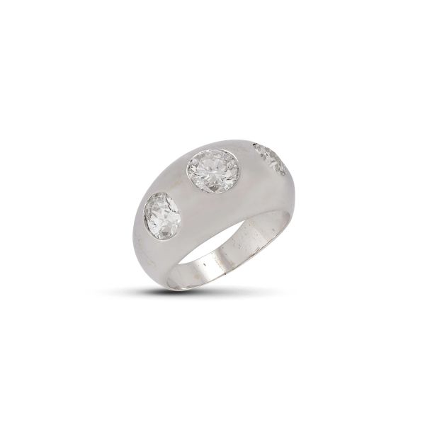 



DIAMOND BAND RING IN 18KT WHITE GOLD 