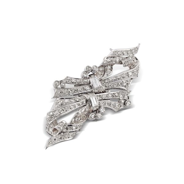 DIAMOND RIBBON BROOCH IN PLATINUM AND 18KT WHITE GOLD