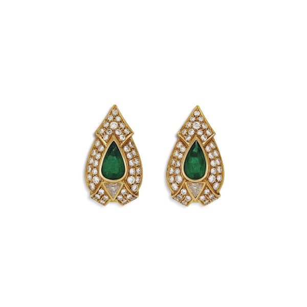 EMERALD AND DIAMOND EARRINGS IN 18KT YELLOW GOLD