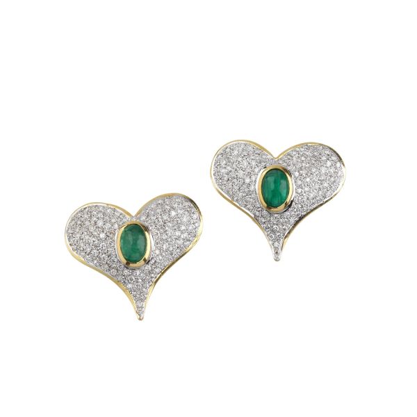 HEART-SHAPED EMERALD AND DIAMOND EARRINGS IN 18KT TWO TONE GOLD