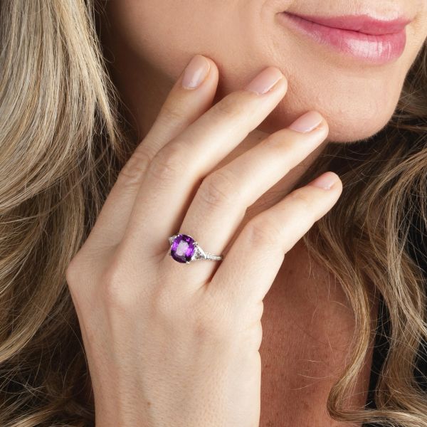 ANELLO CON ZAFFIRO VIOLA
