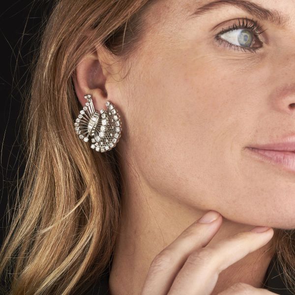 PAIO DI ORECCHINI A FIOCCO CON DIAMANTI