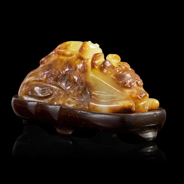 



A YELLOW AND RUSSET JADE CARVING OF A MYTHICAL BEAST, CHINA, 19TH CENTURY