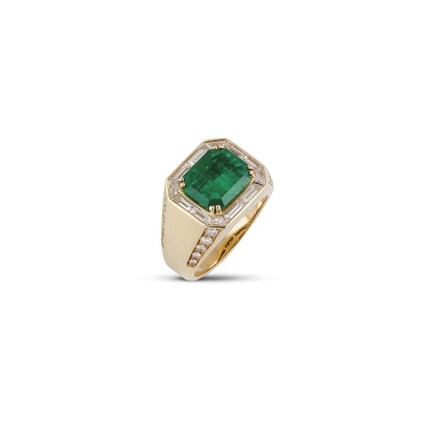 SCARDINA EMERALD AND DIAMOND RING IN 18KT YELLOW GOLD