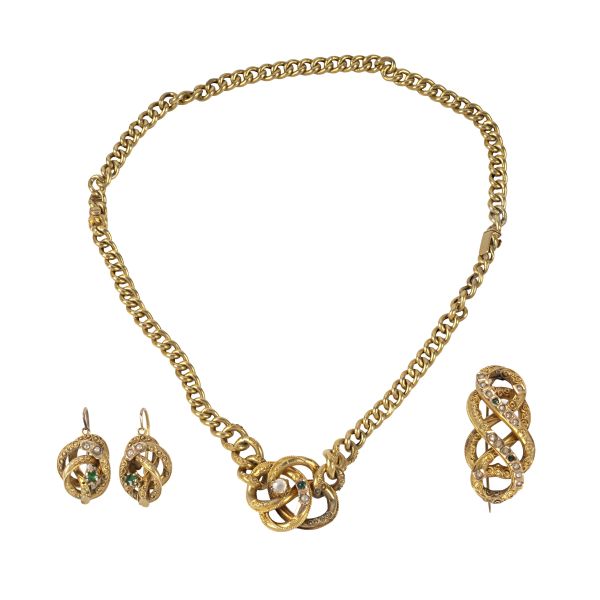 



PEARL AND GREEN STONES PARURE IN 12KT YELLOW GOLD