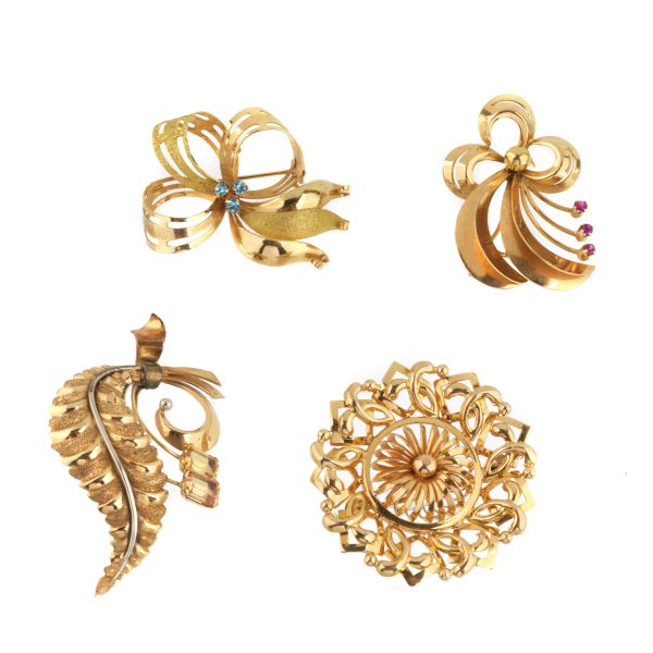 GROUP OF FOUR BROOCHES IN 18KT YELLOW GOLD