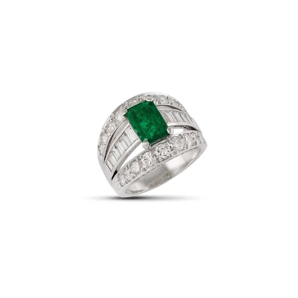 



EMERALD AND DIAMOND RING IN 18KT WHITE GOLD