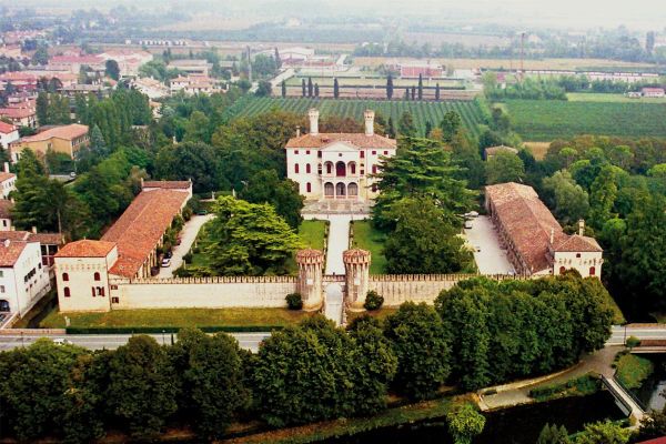 VINCENZO e ILARIA CIANI BASSETTI CASTELLO DI RONCADE Roncade – Treviso