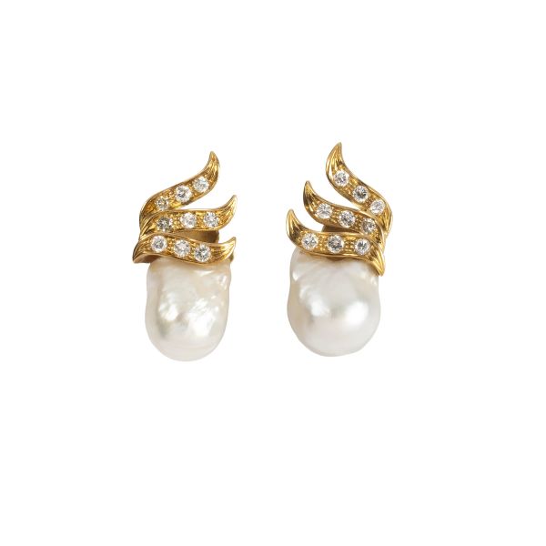 BAROQUE PEARL AND DIAMOND CLIP EARRINGS IN 18KT YELLOW GOLD