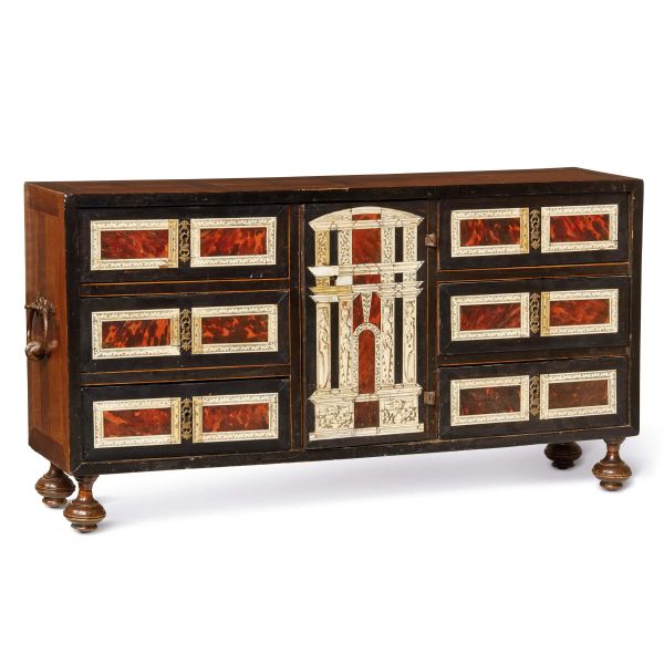 



A SOUTHERN ITALY CABINET, 18TH CENTURY 