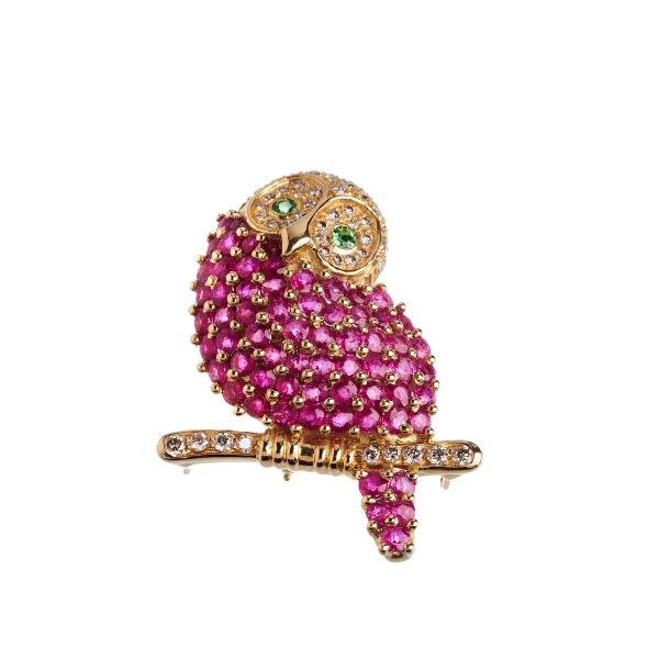 



MULTI GEM OWL-SHAPED BROOCH IN 18KT YELLOW GOLD