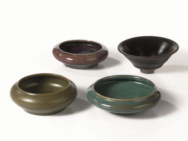  Due vaschette lava-pennelli, Cina sec. XX,  in ceramica invetriata verde, diam cm 14,8; diam. cm 11,7 (2)