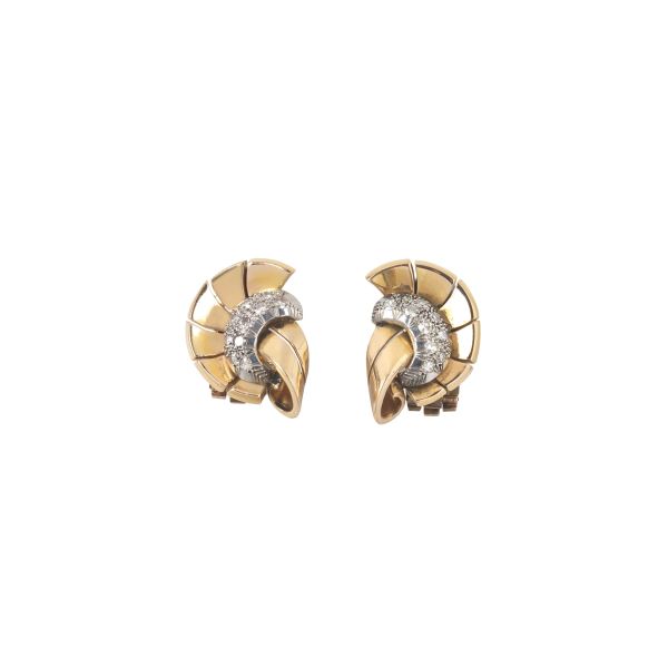 PAIR OF DIAMOND STUD CLIP EARRINGS IN 18KT TWO TONE GOLD