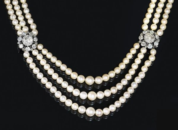 Collana di perle in oro bianco e diamanti