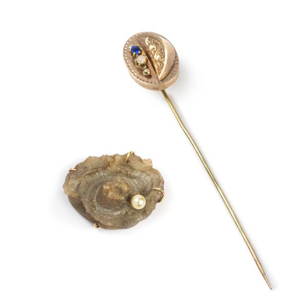 



TWO BROOCHES IN GOLD