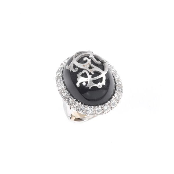 ONYX AND DIAMOND DOME RING IN WHITE GOLD