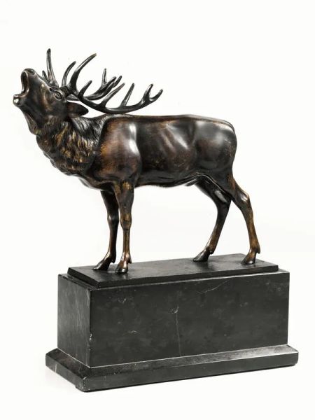  Scultura, sec. XX,  modellato come un cervo, cm  22x28, su base in marmo nero, firmata W. Robra                        
