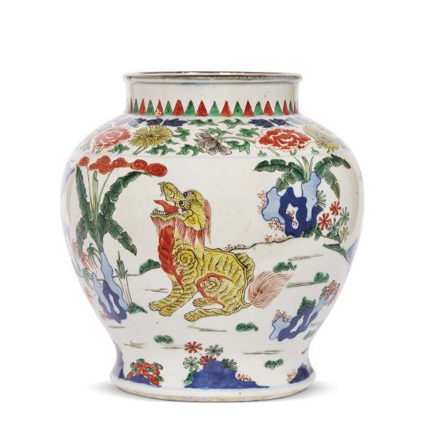 A VASE, CHINA, QING DYNASTY, 17TH CENTURY