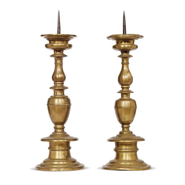 A PAIR OF TUSCAN CANDLESTICKS, 17TH CENTURY