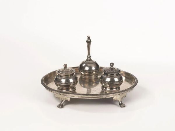 Calamaio in argento, Napoli, sec. XIX, composto da un vassoietto ovale, un campanello e due contenitori (4)