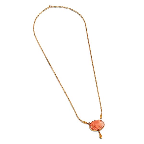 



ROSE CORAL AND DIAMOND NECKLACE IN 18KT YELLOW GOLD