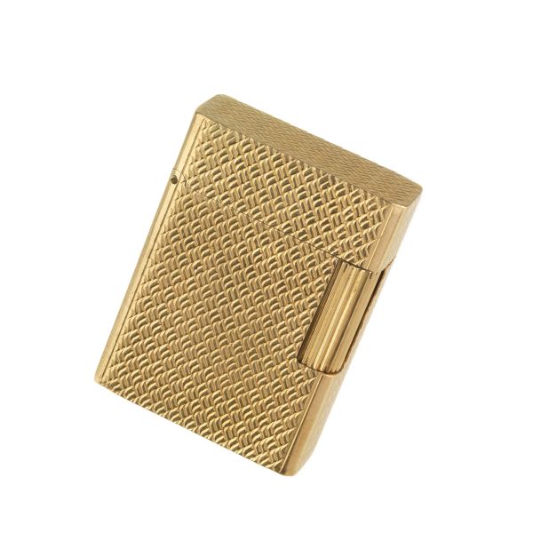 Dunhill - A 18KT YELLOW GOLD COATED LIGHTER