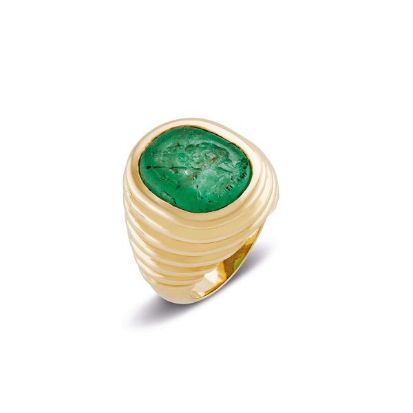 Bulgari - BULGARI EMERALD CHEVALIER RING IN 18KT YELLOW GOLD
