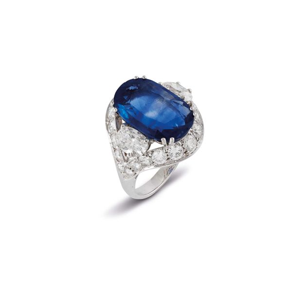 



BURMA SAPPHIRE AND DIAMOND RING IN 18KT WHITE GOLD