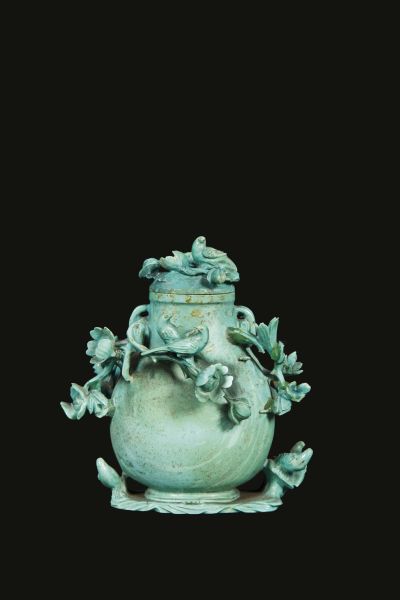 A VASE WITH COVER, CHINA, QING DYNASTY, 19TH-20TH CENTURY