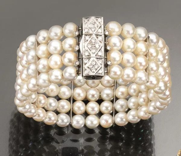  Bracciale in oro bianco, perle e diamanti                                   
