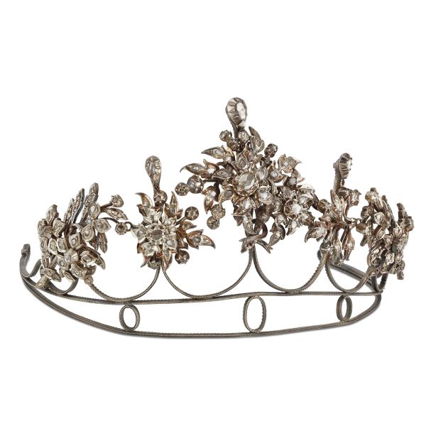 



DIAMOND CROWN IN 9KT GOLD AND METAL