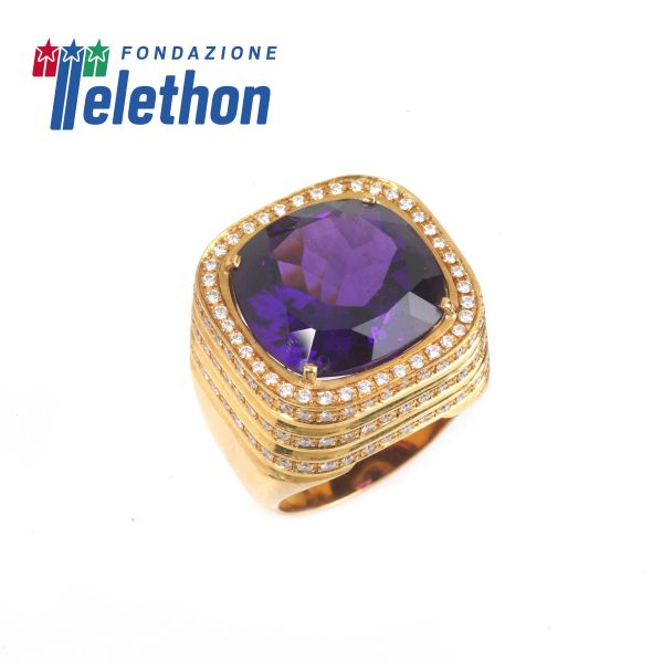 GRANDE ANELLO CON PIETRA SINTETICA IDROTERMALE E DIAMANTI