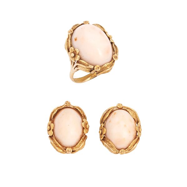 CORAL DEMI PARURE IN 18KT YELLOW GOLD