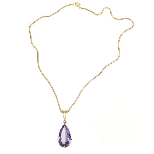 



YELLOW GOLD NECKLACE WITH SYNTHETIC STONE