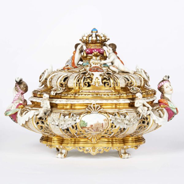 A MEISSEN SOUP TUREEN, GERMANY, LATE 19TH CENTURY
