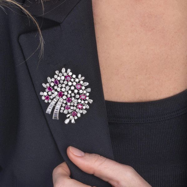 SPILLA A TRALCIO FIORITO CON RUBINI E DIAMANTI